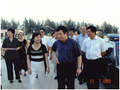 2003年7月21日省委书记卢展工到安特参观调研